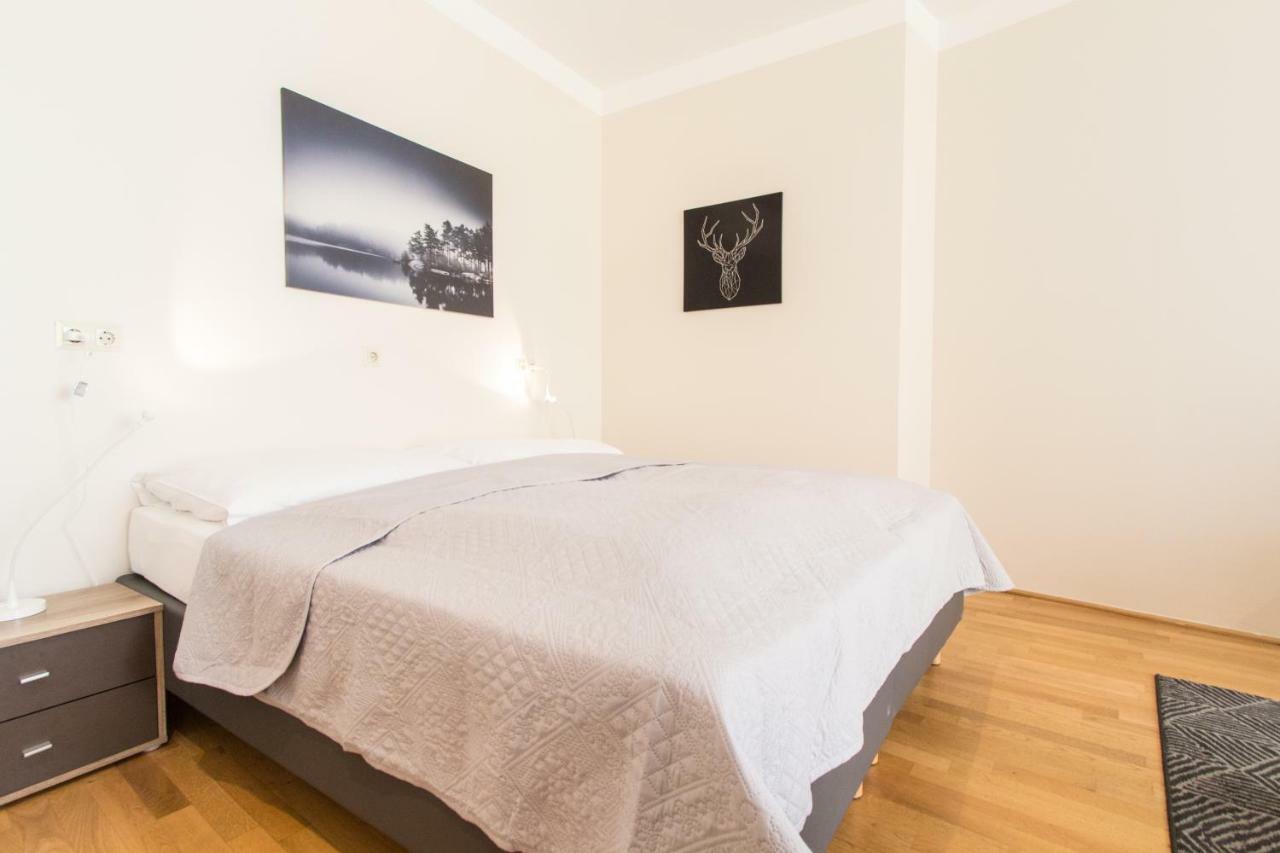Apartment Kaiserstrasse เวียนนา ภายนอก รูปภาพ